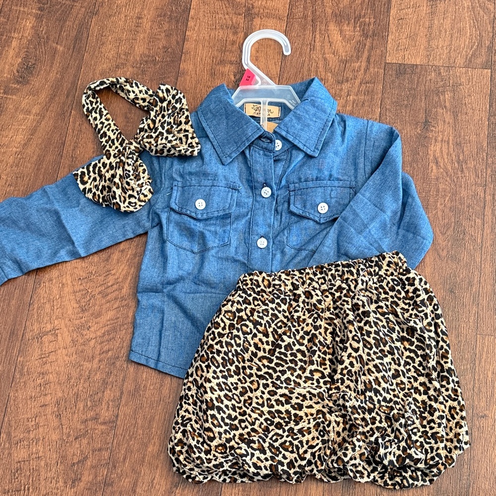 Chic Little Girl Denim and Leopard Set